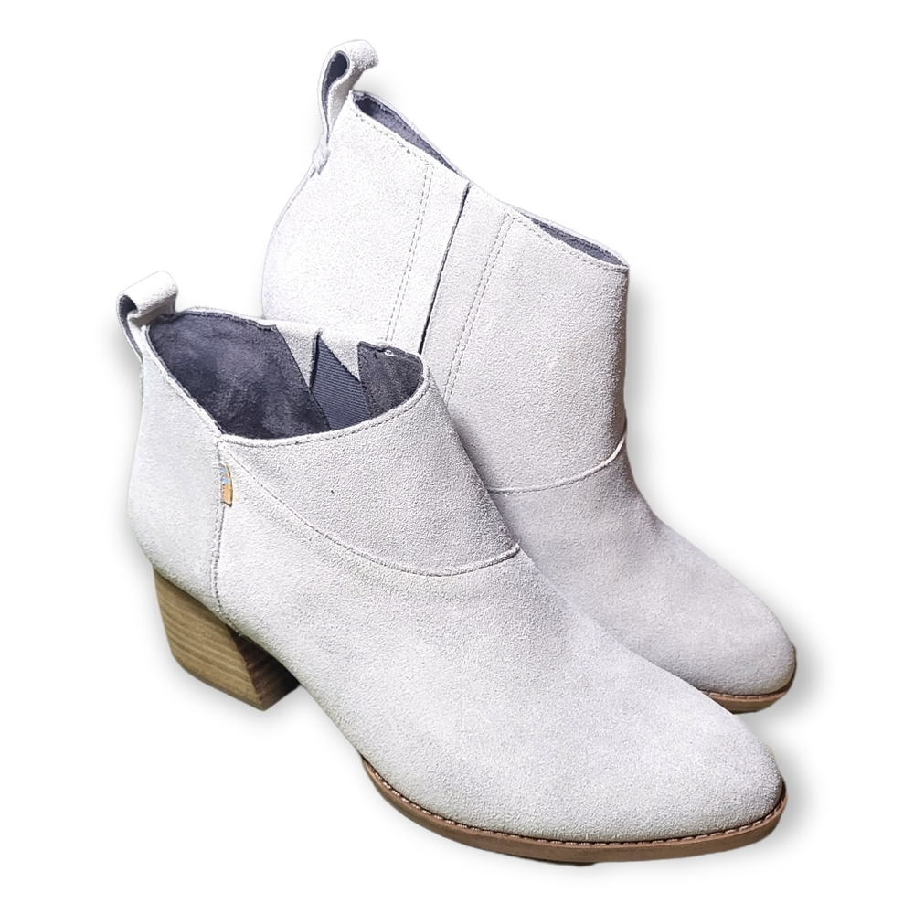 NWOT Tom's Leilani grey suede boot